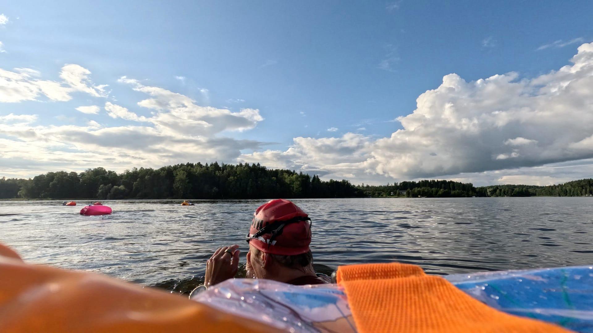 Swimmers are swimtrekking in the lake