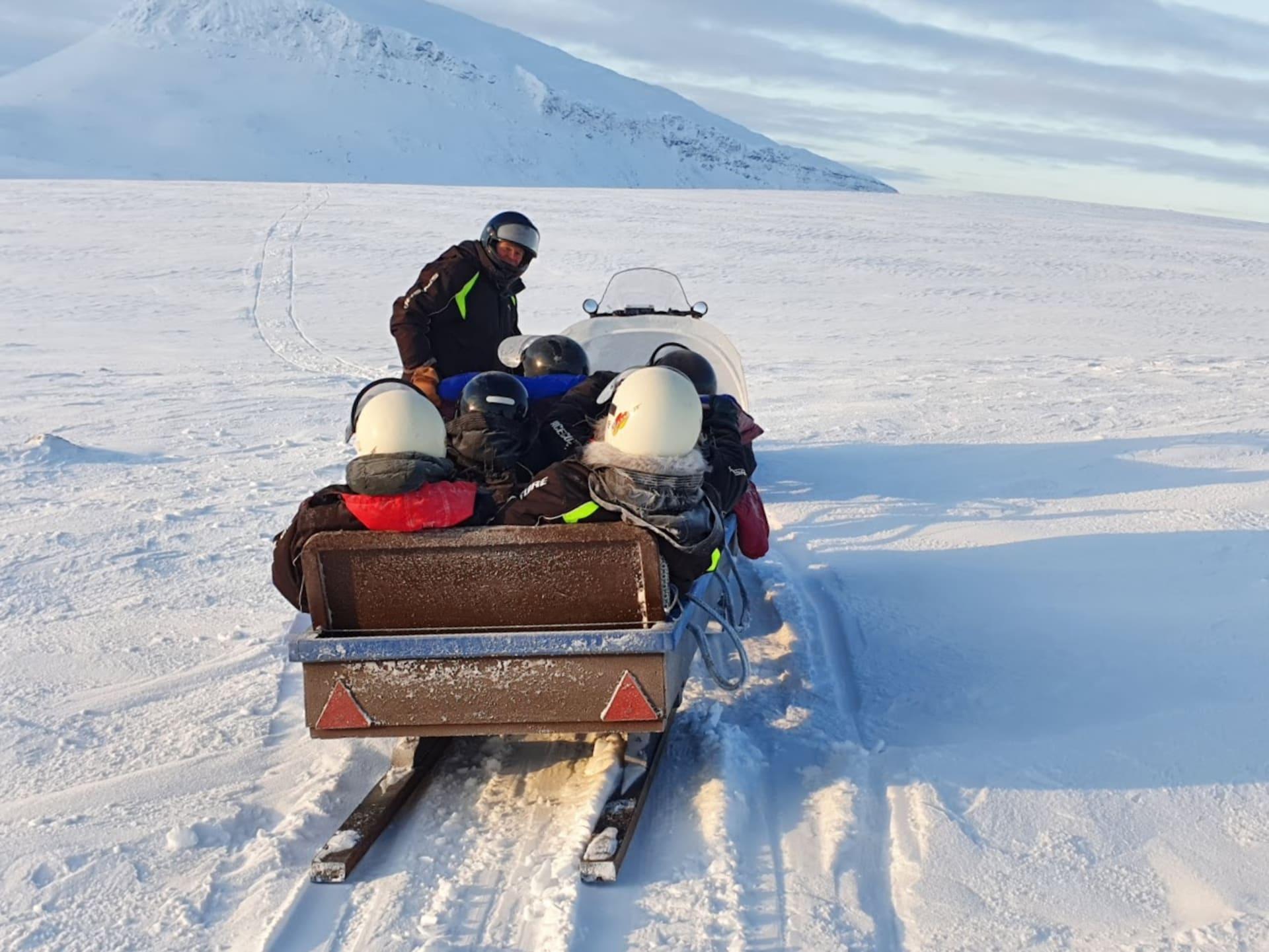 Sledding in Käsivarsi wilderness