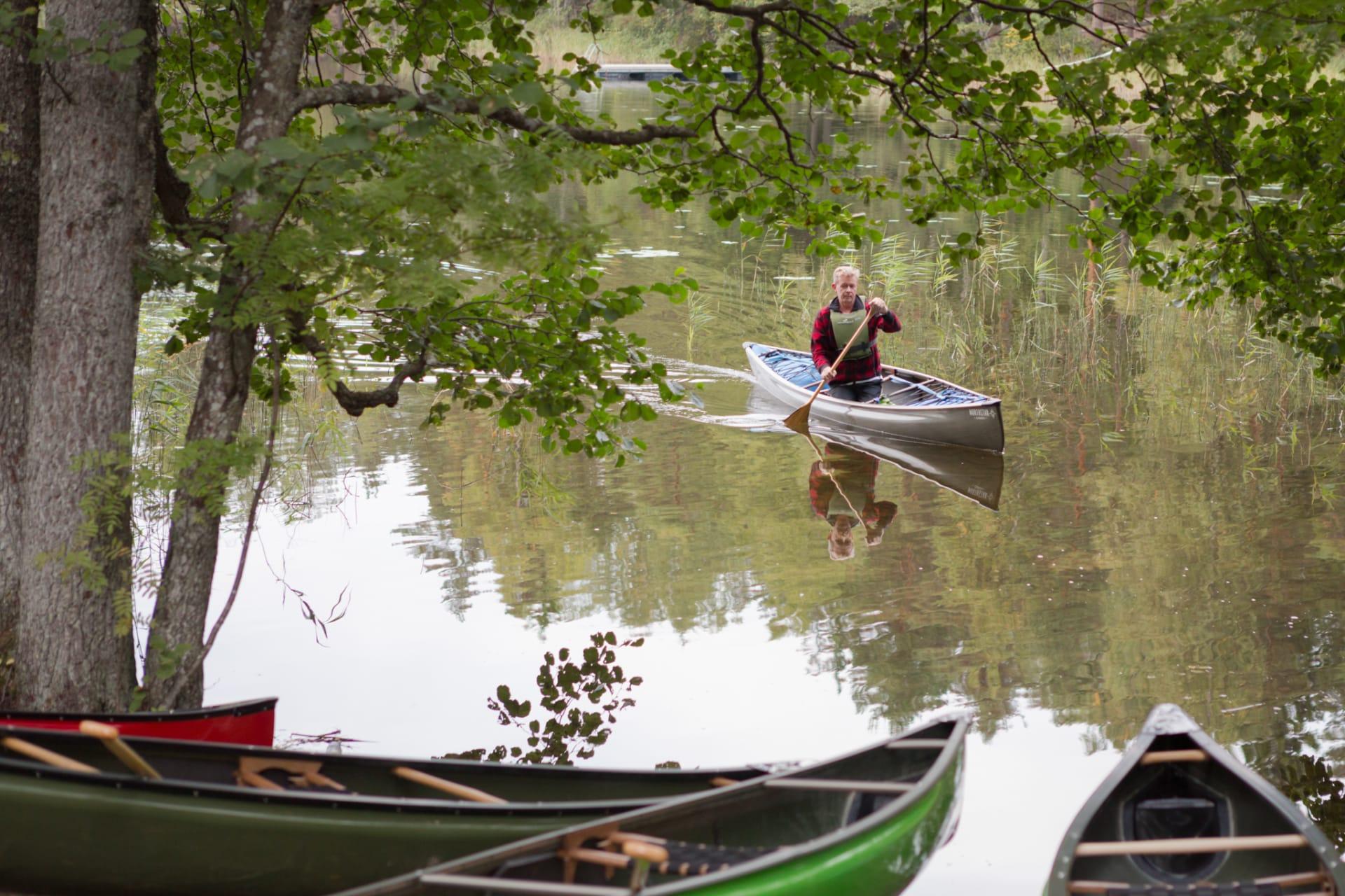 Solo canoeing or tandem canoeing with trainer