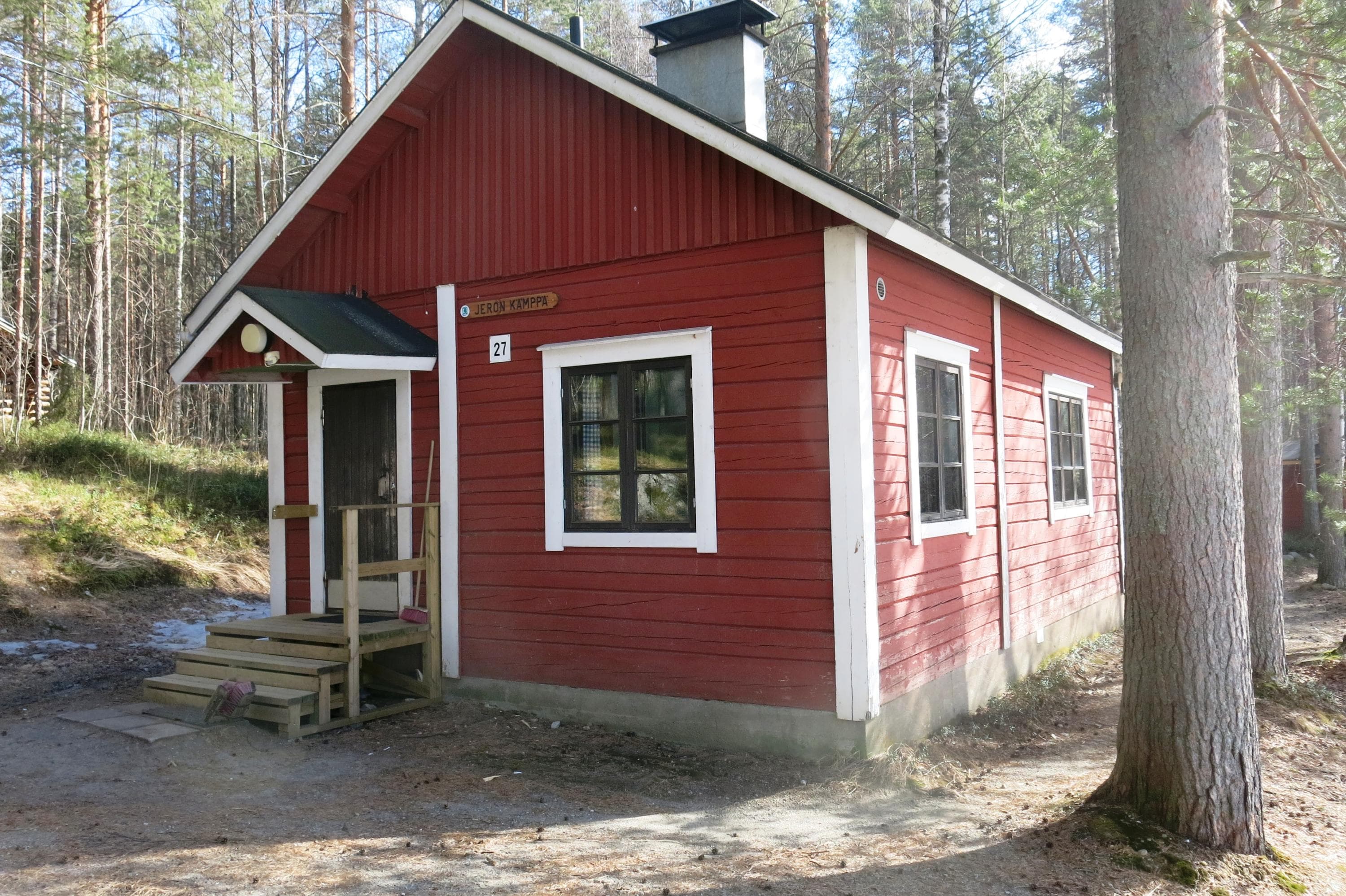 Kuva: Tarja Teppo Punainen hirsitupa.