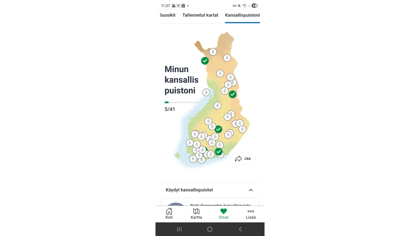 Kuva: Metsähallitus Kännykän näkymässä Kansallispuistoni-välilehdellä Suomen kartta ja teksti Minun kansallispuistoni.